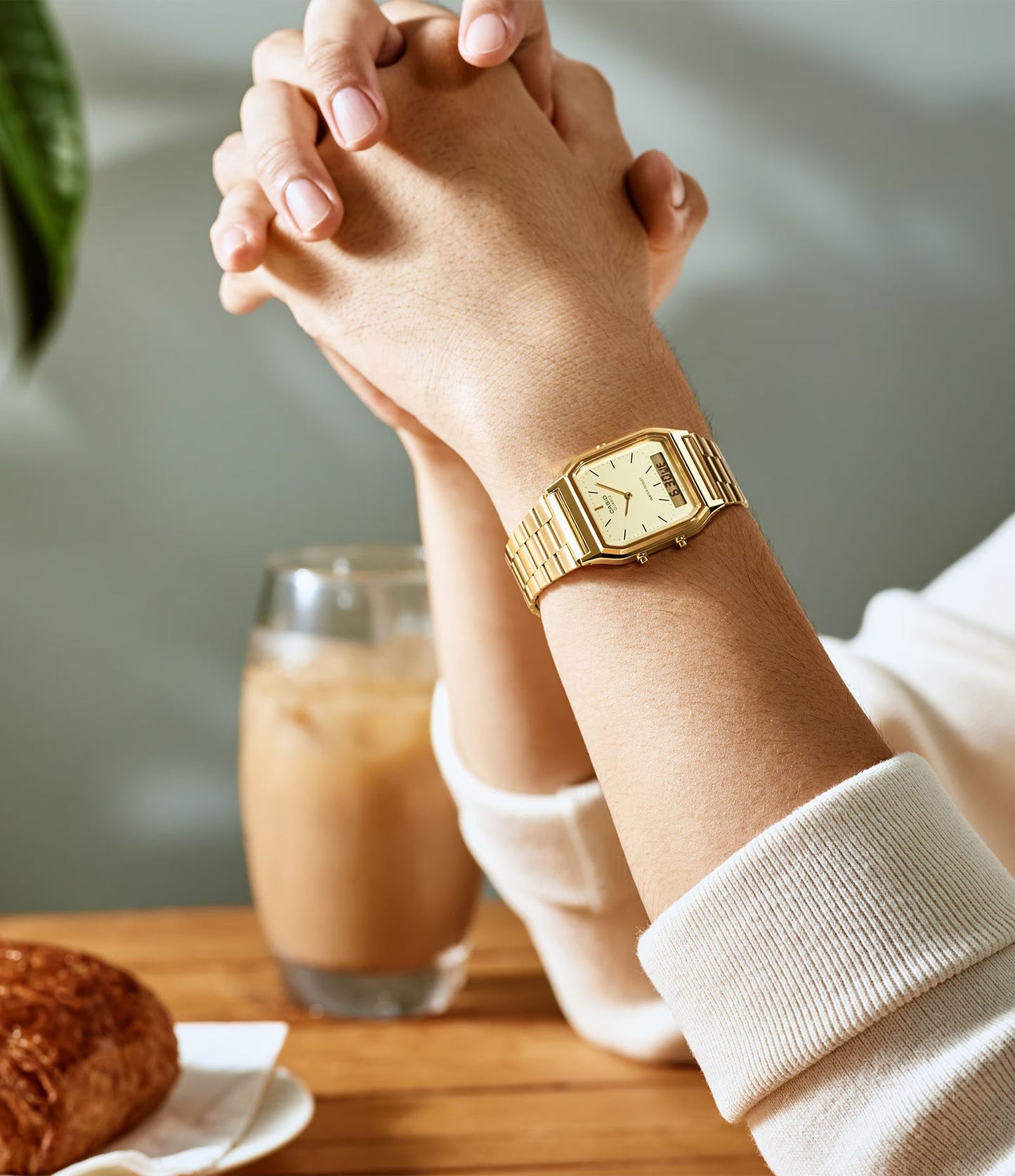 Relógio Casio Vintage Feminino Dourado - AQ-230GA-9BMQ