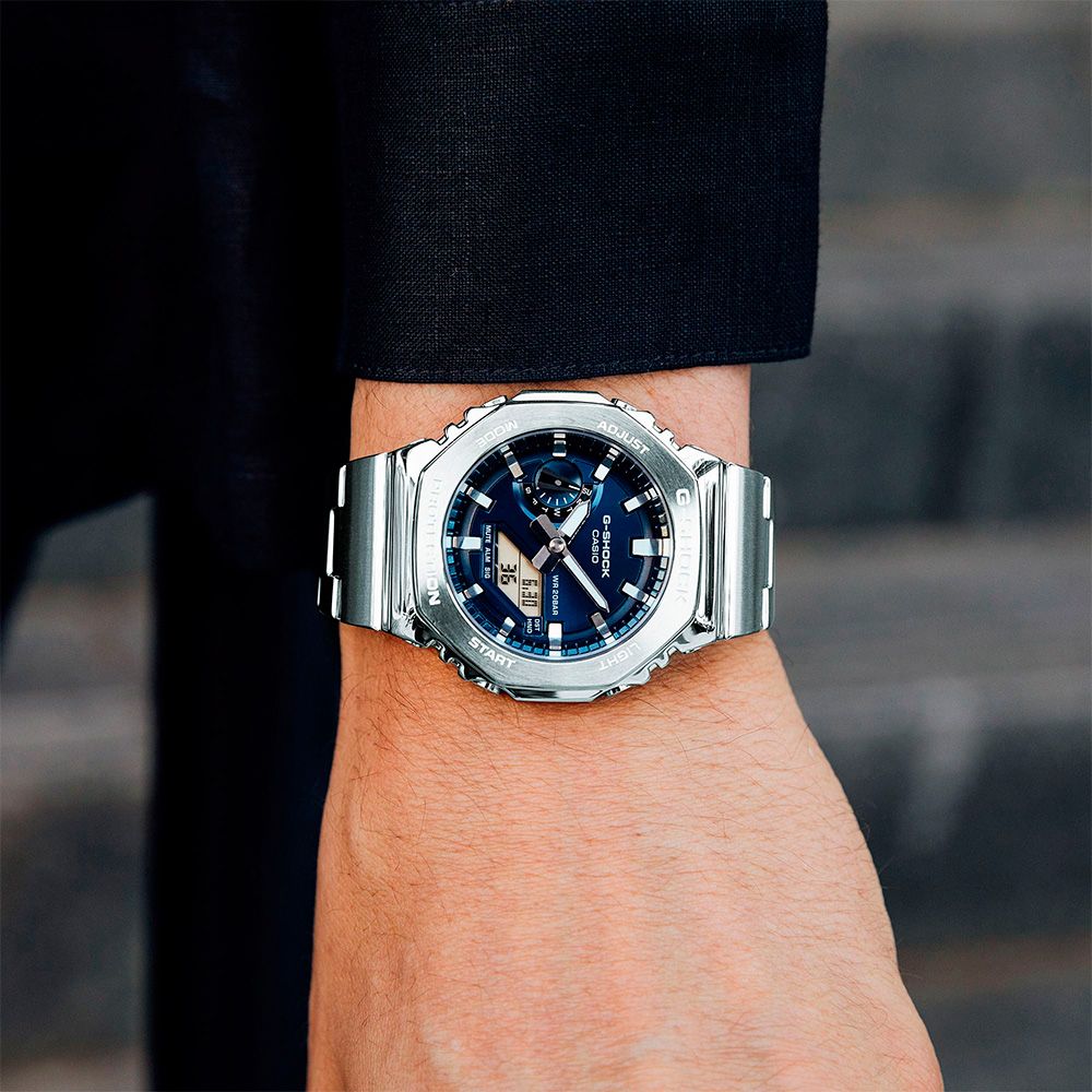 Relógio Casio G-Shock G-Steel Masculino Prateado com Fundo Azul- GM-2110D-2BDR